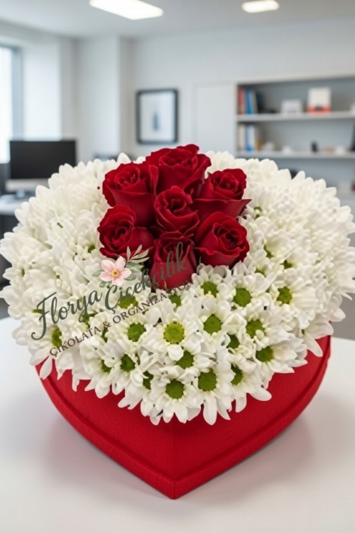7 Kırmızı Gül & Papatya Dolgulu – Aşkın En Zarif Kutusu