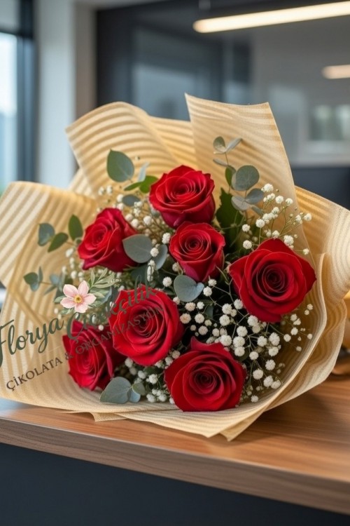 7 Kırmızı Gül Buketi – Tutku ve Aşkın Mükemmel İfadesi