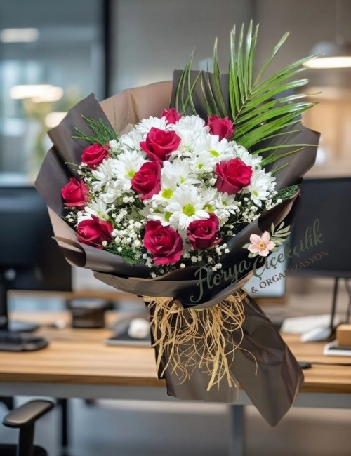 Papatyalar ve 9 Kırmızı Gül Buketi | Sonsuz Aşk ve Saflık Buketi